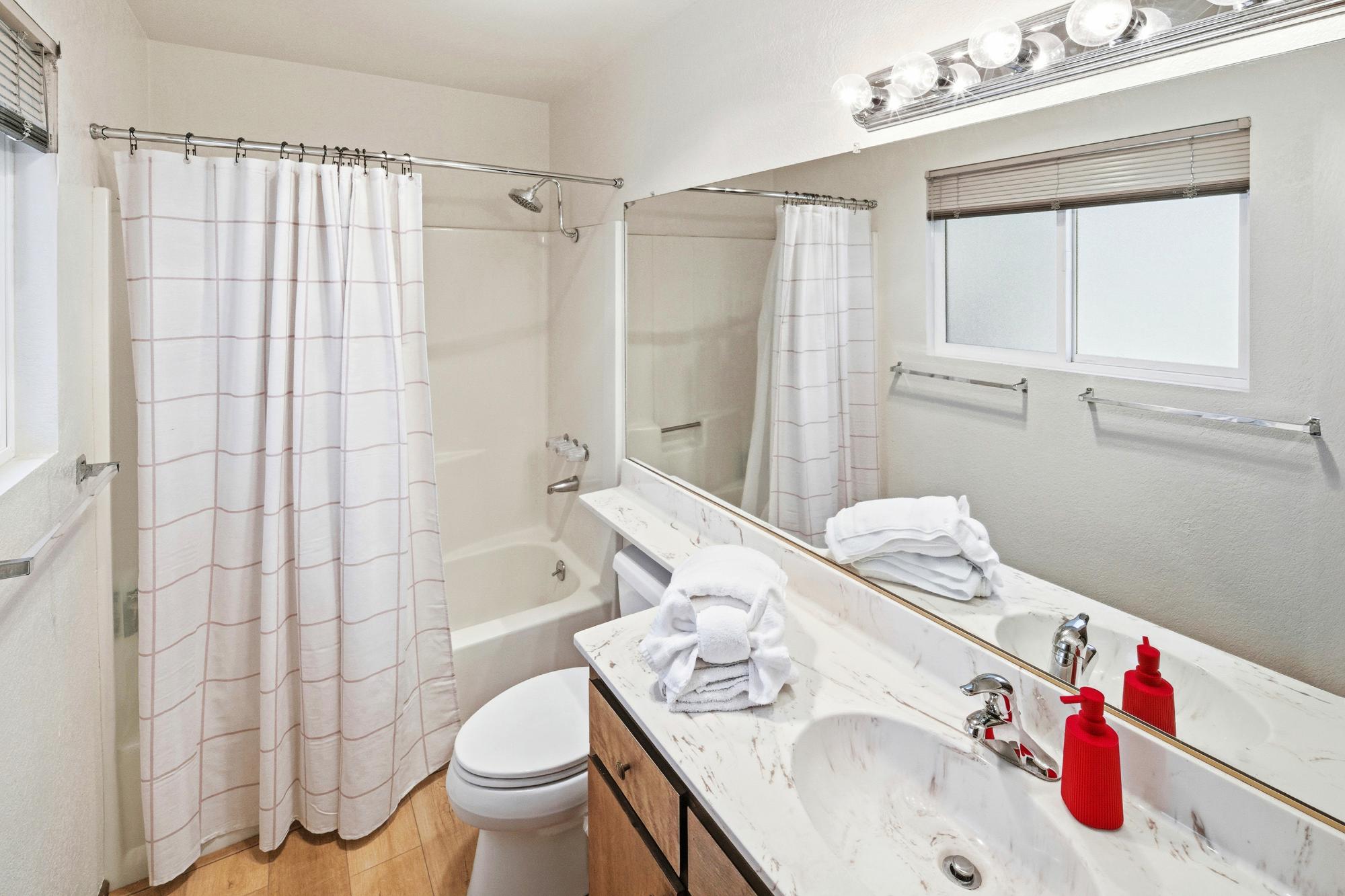 Full bathroom at Bear View Escape in Big Bear Lake